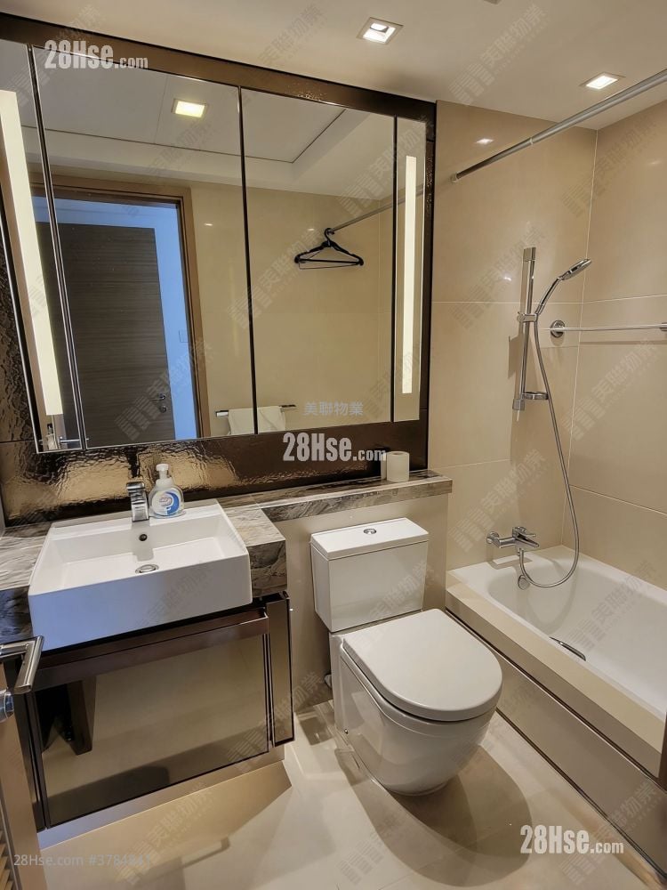 master room: Century Link Rental 3 Bedrooms , 2 Bathrooms 601 ft²