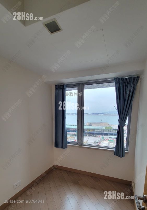 master room: Century Link Rental 3 Bedrooms , 2 Bathrooms 601 ft²