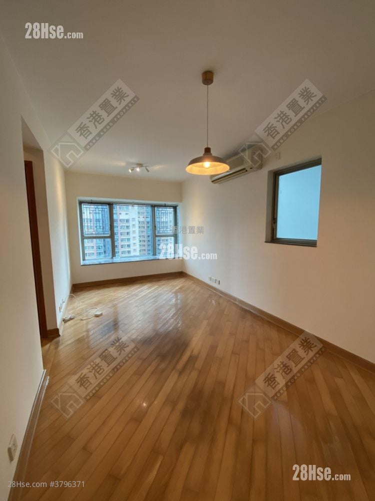 Park Central Sell 2 Bedrooms , 1 Bathroom 467 ft²