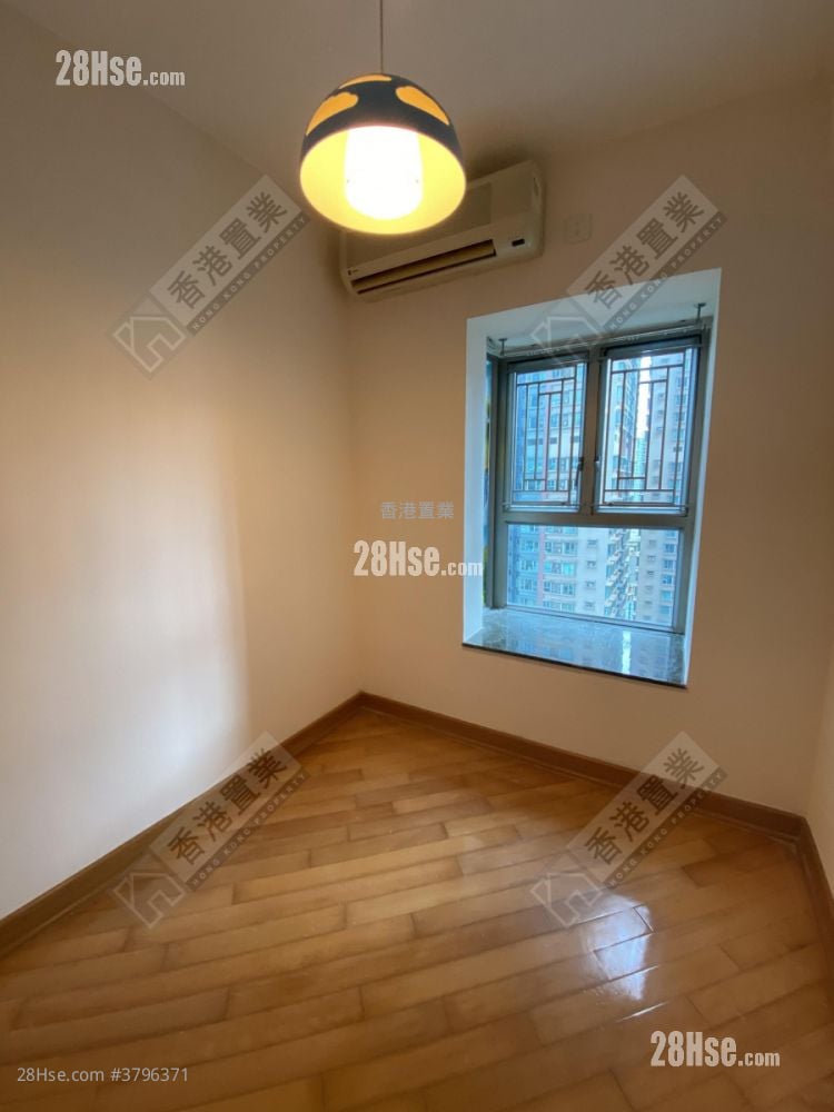 Park Central Sell 2 Bedrooms , 1 Bathroom 467 ft²