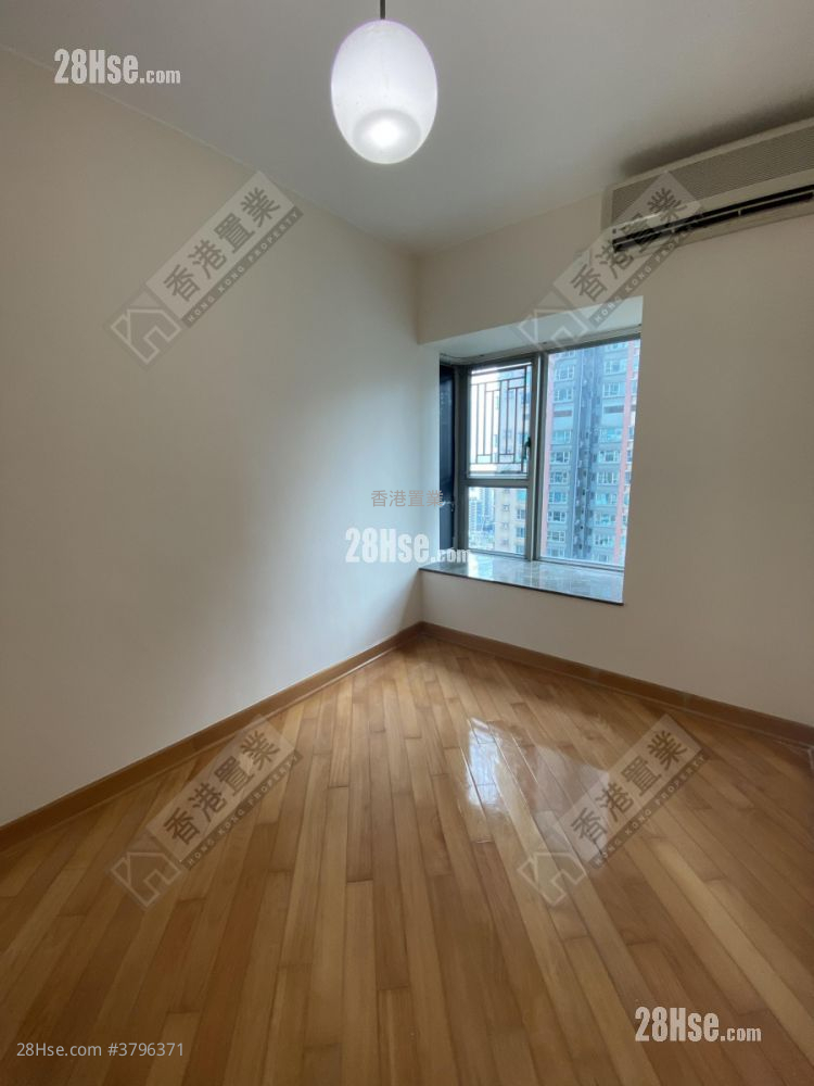 Park Central Sell 2 Bedrooms , 1 Bathroom 467 ft²