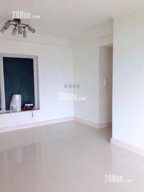 领都 售盘 4 房 , 2 浴室 805 平方尺