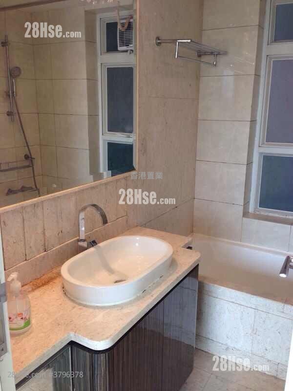 领都 售盘 4 房 , 2 浴室 805 平方尺