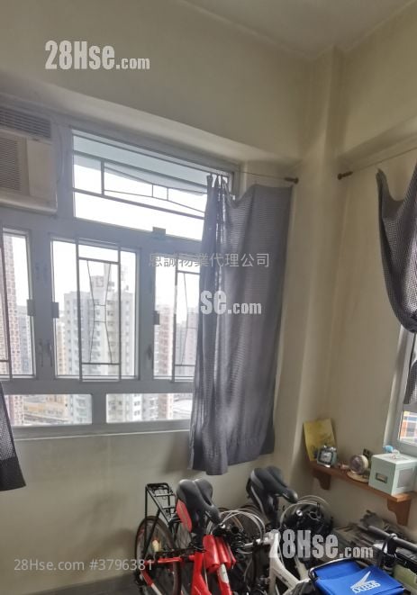 Far East Consortium Yuen Long Building Sell 2 Bedrooms , 1 Bathroom 313 ft²