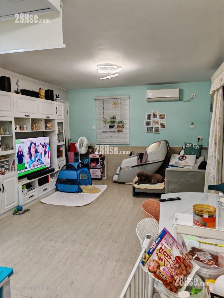 Village Sell 700 ft²