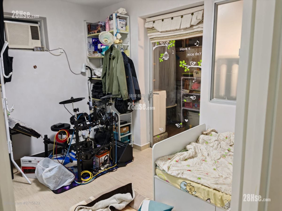 Village Sell 700 ft²