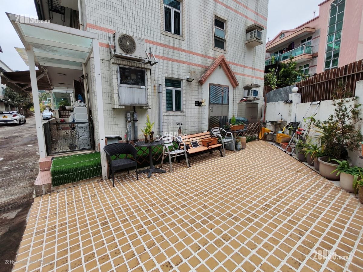 Village Sell 700 ft²