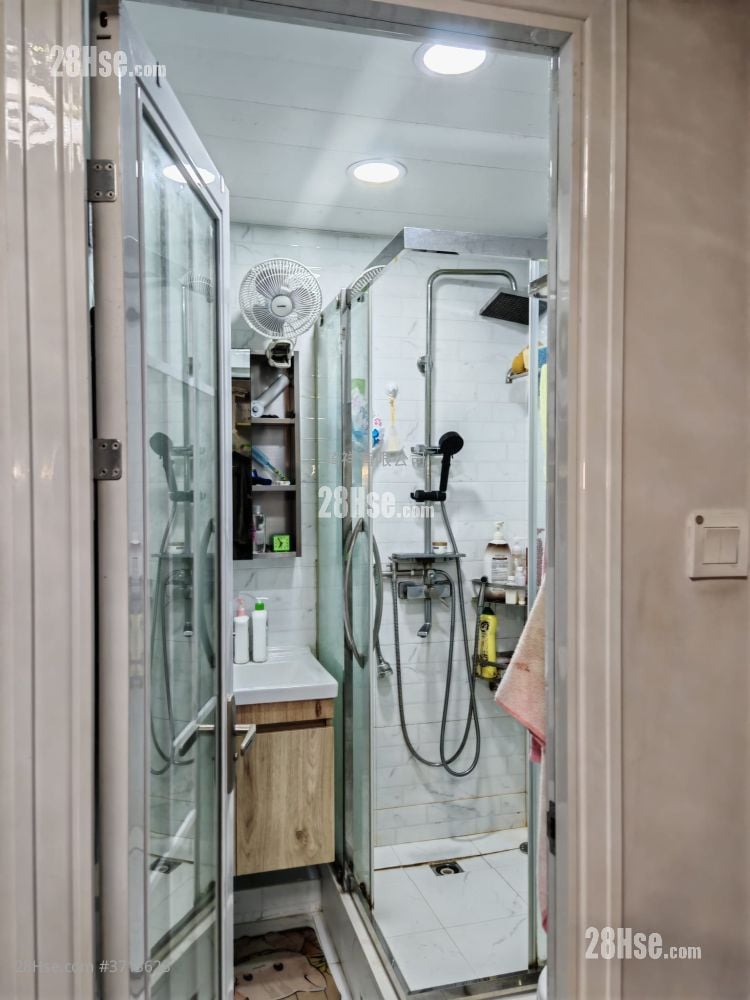 Village Sell 700 ft²