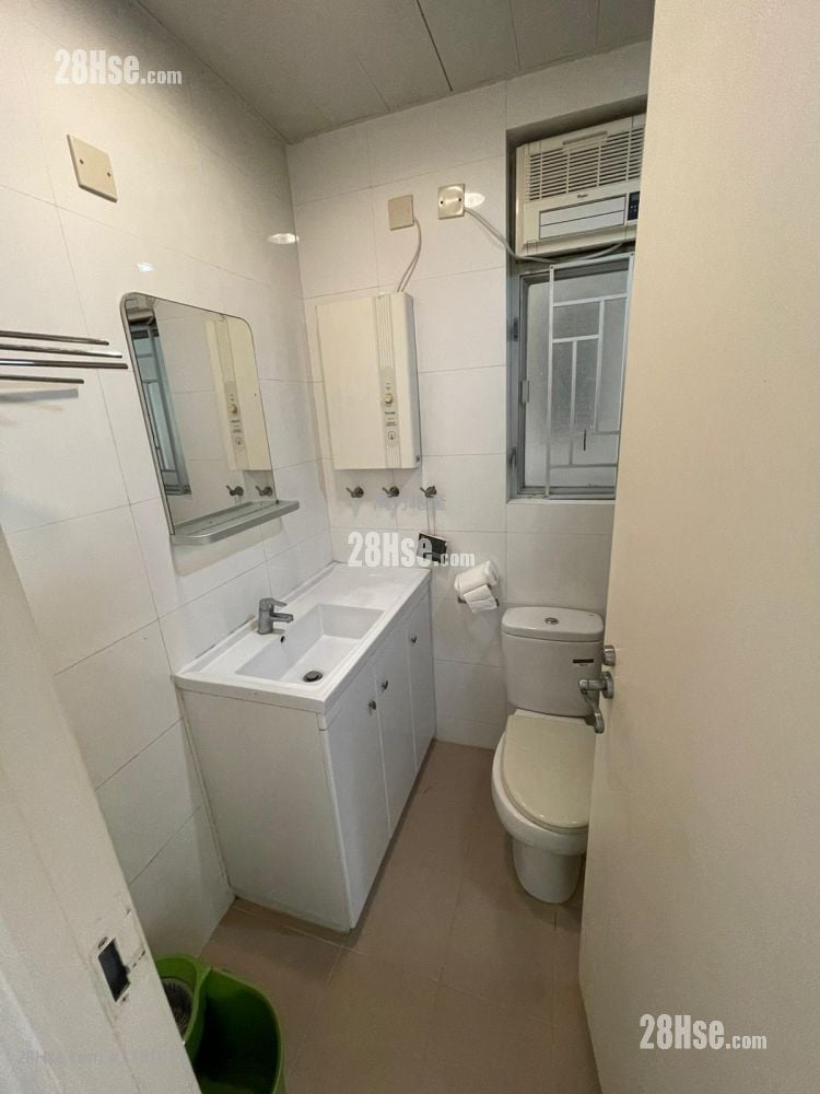 Yu Chui Court Sell 2 Bedrooms , 1 Bathroom 517 ft²