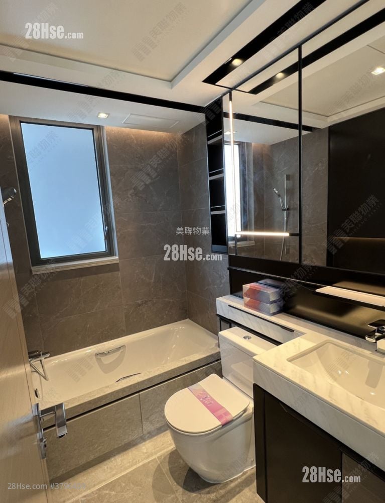 浴室: The YOHO Hub 售盘 3 房 , 3 浴室 872 平方尺