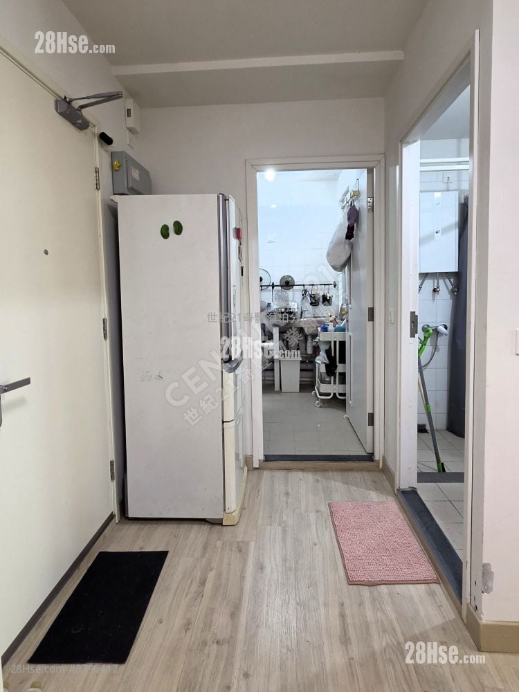 Kam Chun Court Sell 2 Bedrooms , 1 Bathroom 418 ft²