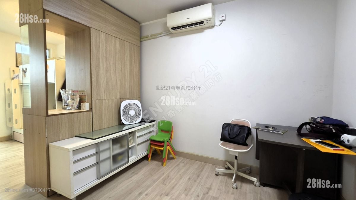 Kam Chun Court Sell 2 Bedrooms , 1 Bathroom 418 ft²