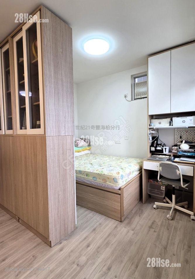 Kam Chun Court Sell 2 Bedrooms , 1 Bathroom 418 ft²