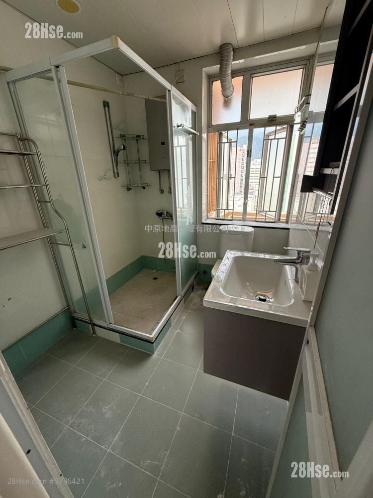 Jubilee Garden Sell 3 Bedrooms 665 ft²