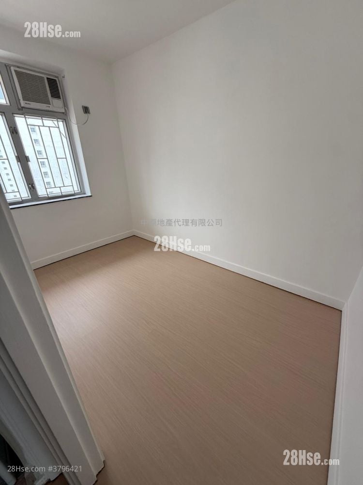 Jubilee Garden Sell 3 Bedrooms 665 ft²