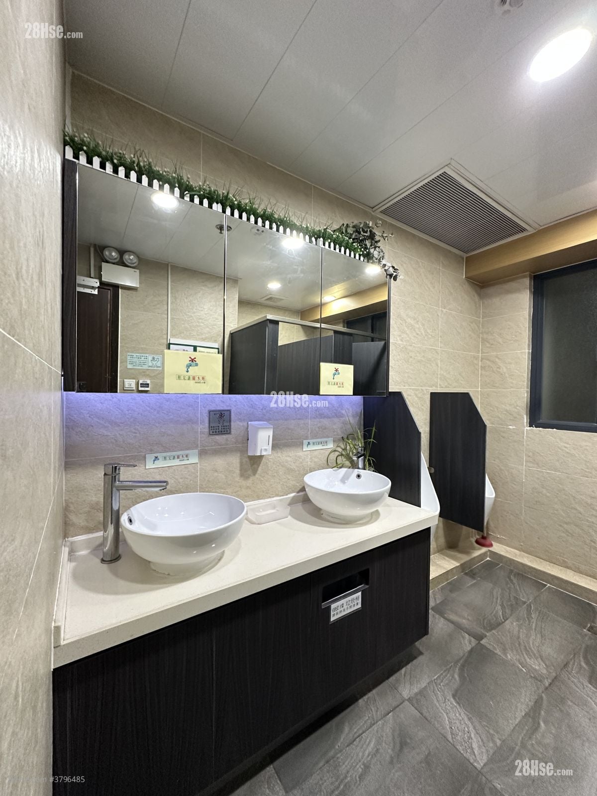 East Sun Industrial Centre Sell 1 Bedroom , 2 Toilets 99 ft²