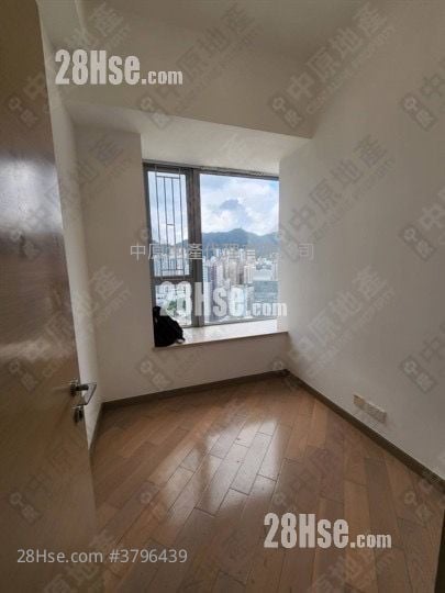 The Latitude Sell 542 ft²