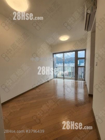 The Latitude Sell 542 ft²