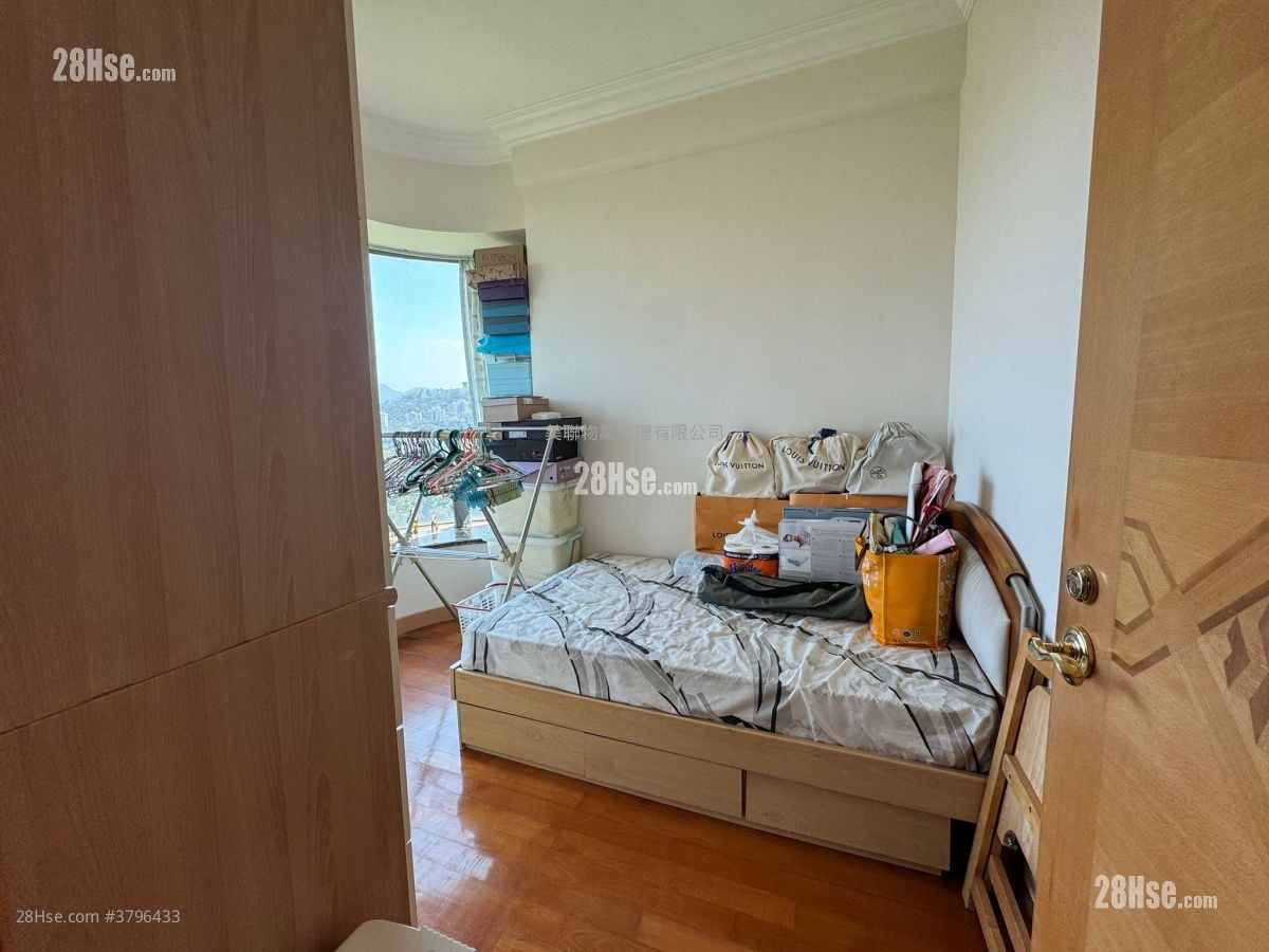 鹿茵山庄 售盘 3 房 1,101 平方尺