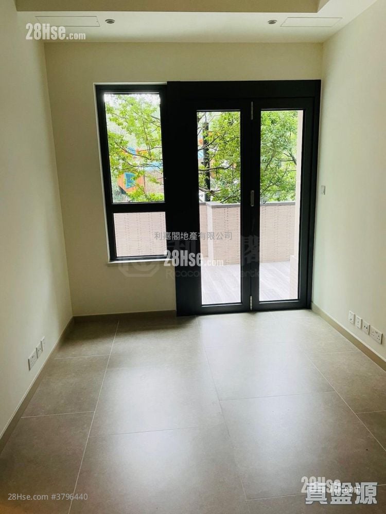 Wetland Seasons Park Sell 2 Bedrooms , 1 Bathroom 402 ft²