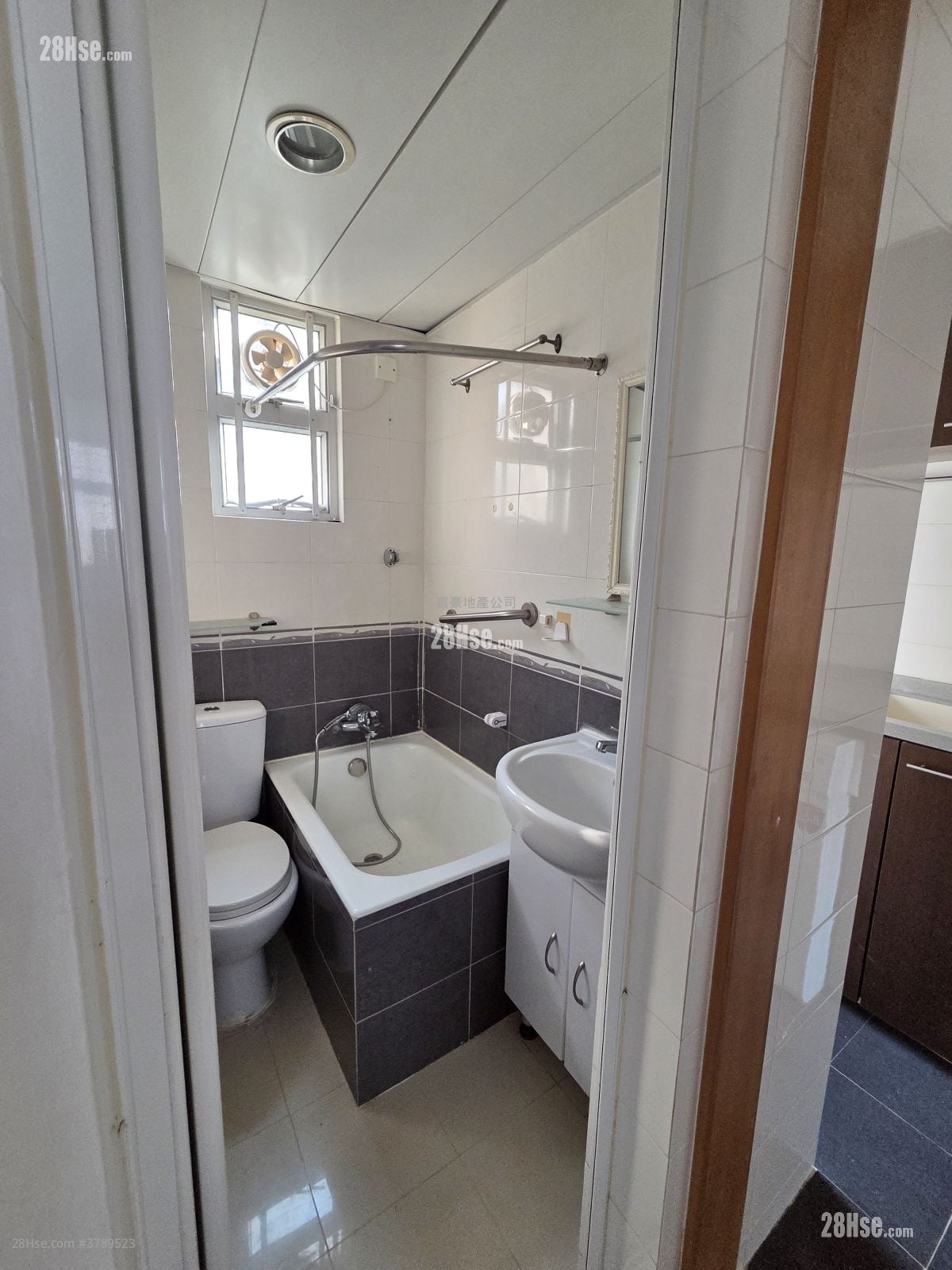 Shun Pong Building Sell 2 Bedrooms , 1 Bathroom 237 ft²