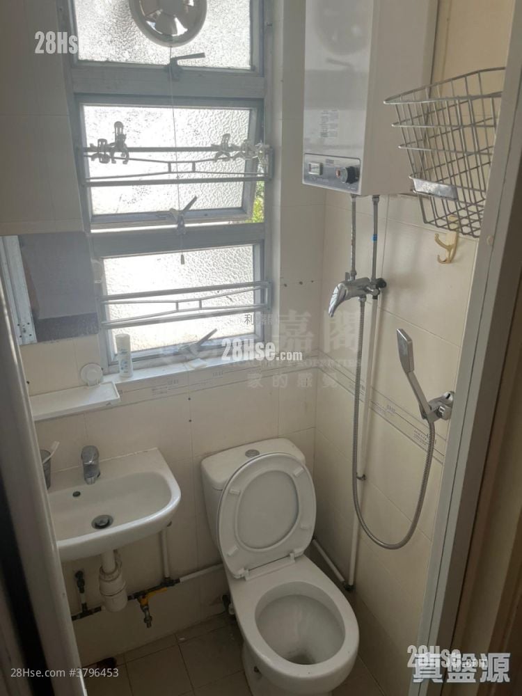 Lee Bo Building Sell 1 Bedroom , 1 Bathroom 234 ft²