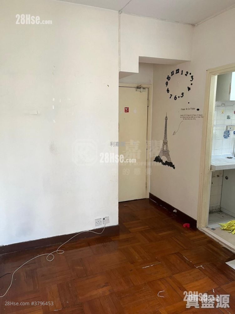 Lee Bo Building Sell 1 Bedroom , 1 Bathroom 234 ft²