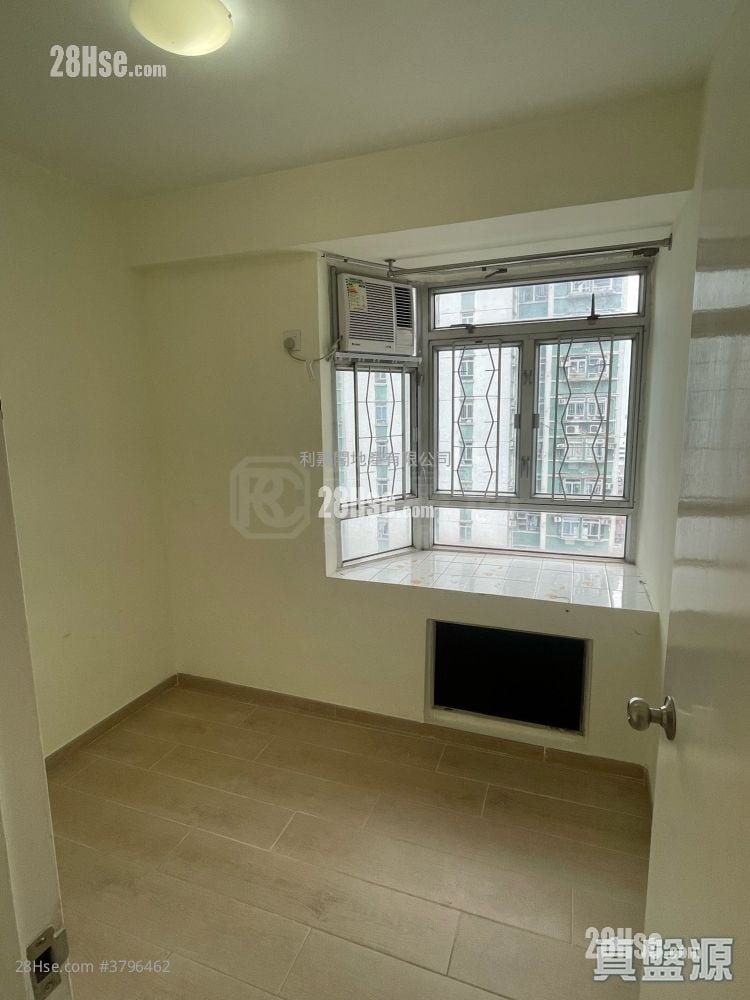 City One Shatin Sell 3 Bedrooms 451 ft²