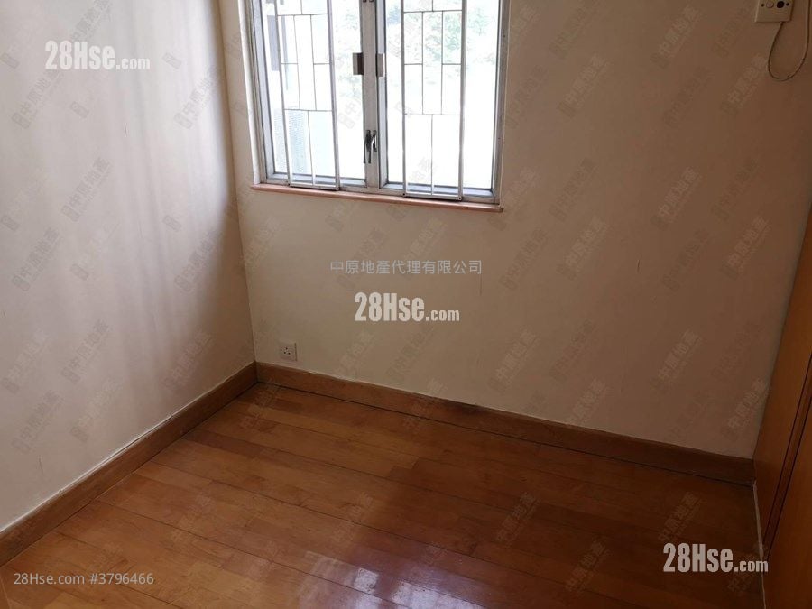 Greenview Court Sell 3 Bedrooms , 2 Bathrooms 703 ft²