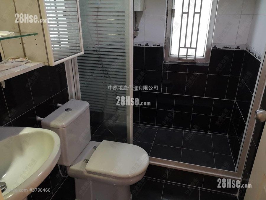 Greenview Court Sell 3 Bedrooms , 2 Bathrooms 703 ft²