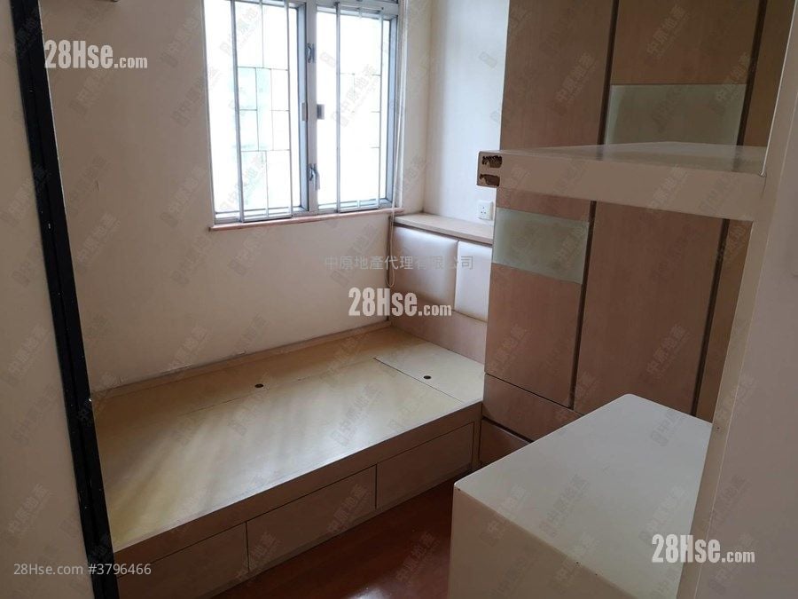 Greenview Court Sell 3 Bedrooms , 2 Bathrooms 703 ft²