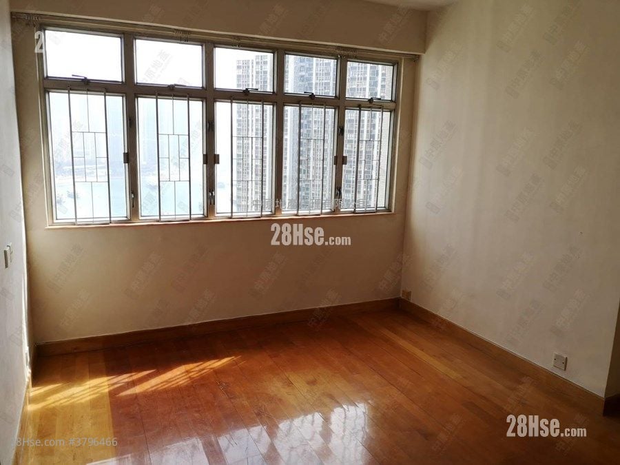 Greenview Court Sell 3 Bedrooms , 2 Bathrooms 703 ft²