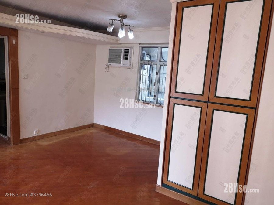 Greenview Court Sell 3 Bedrooms , 2 Bathrooms 703 ft²