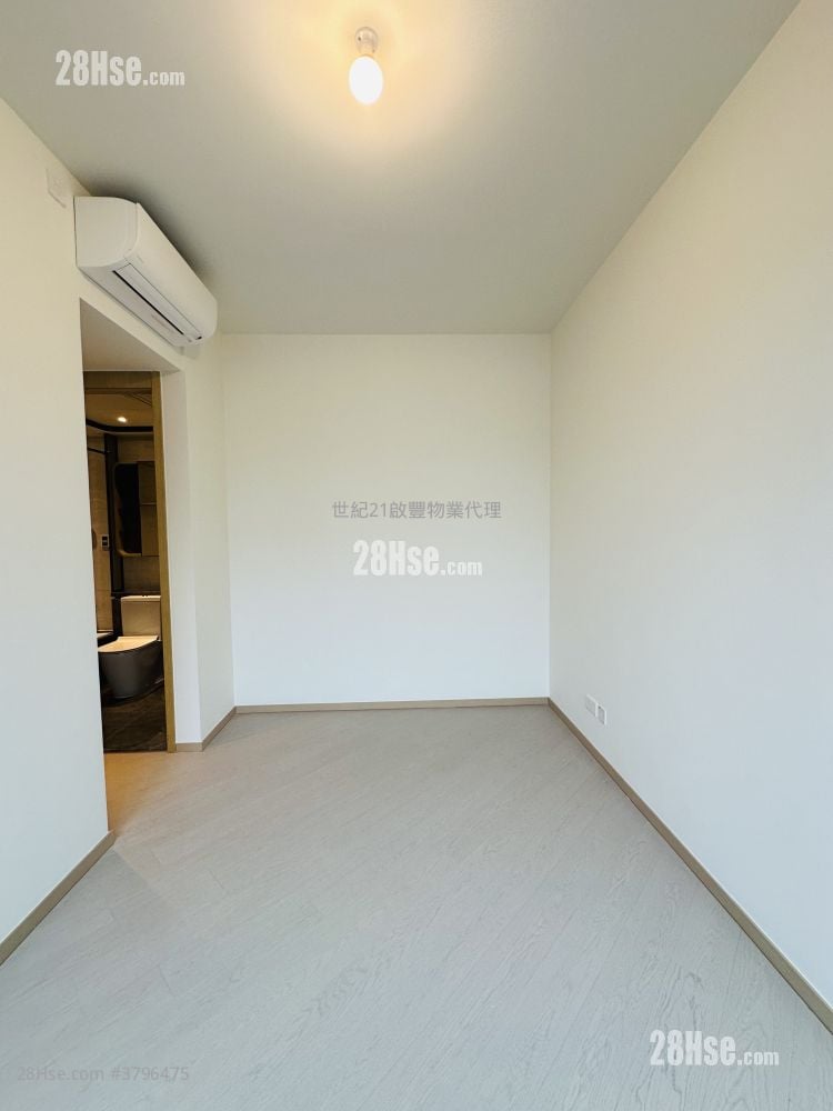 One Victoria Rental 3 Bedrooms , 3 Bathrooms 766 ft²