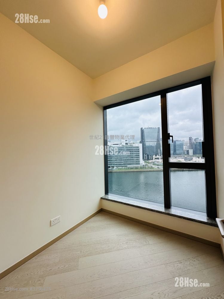 One Victoria Rental 3 Bedrooms , 3 Bathrooms 766 ft²