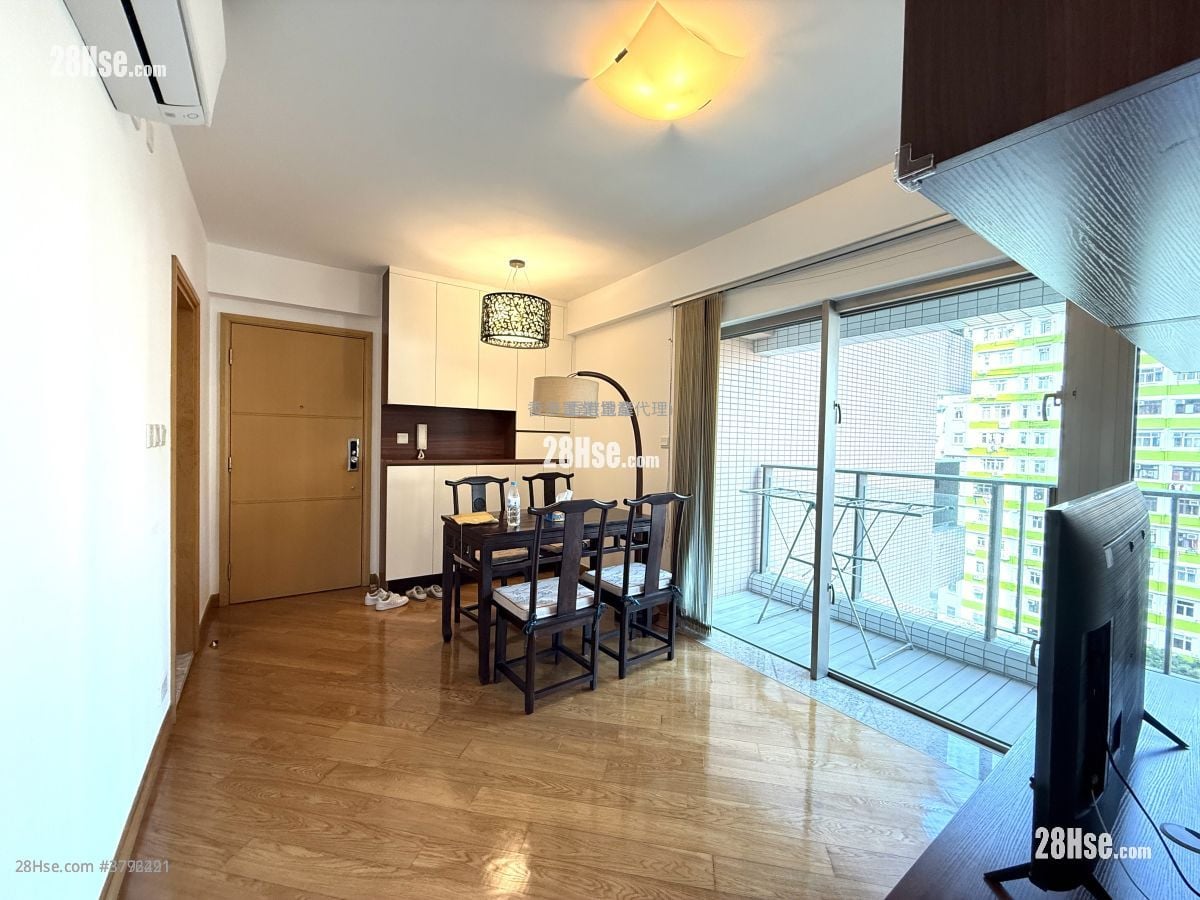 living room: Harbour Green Rental 1 Bedroom , 1 Bathroom 482 ft²