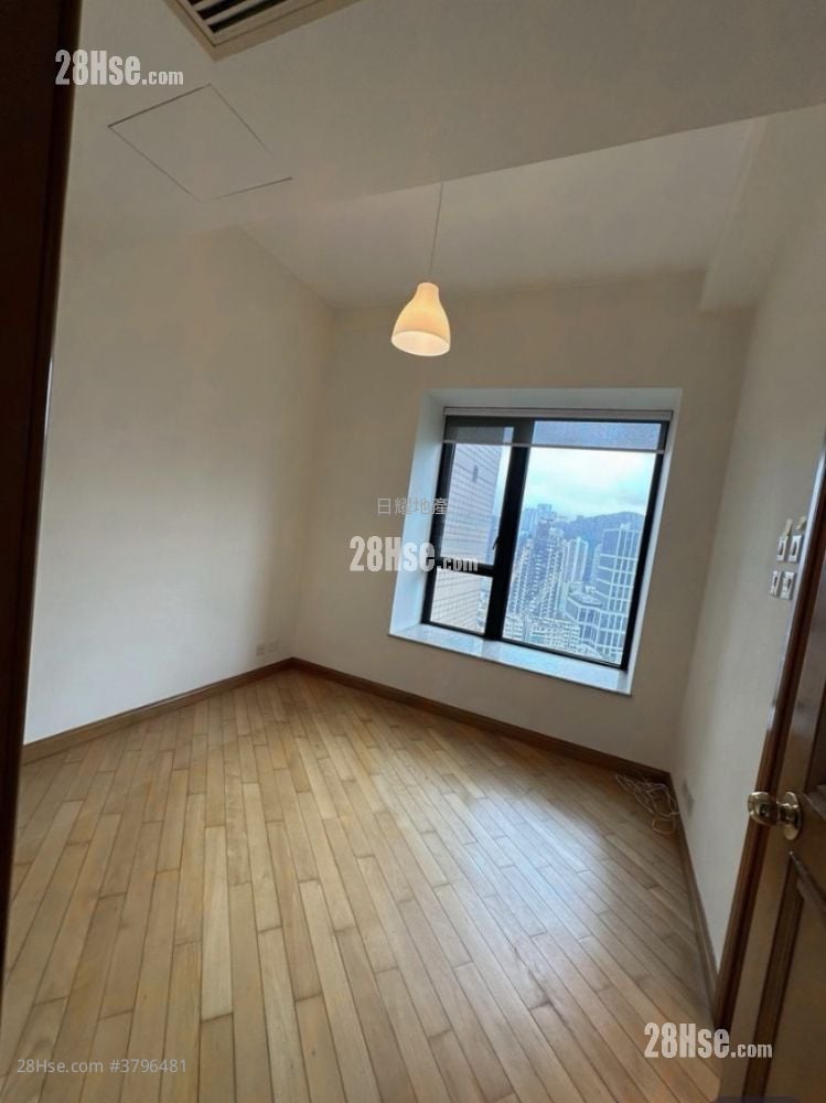 The Leighton Hill Rental 4 Bedrooms , 3 Bathrooms 1,724 ft²