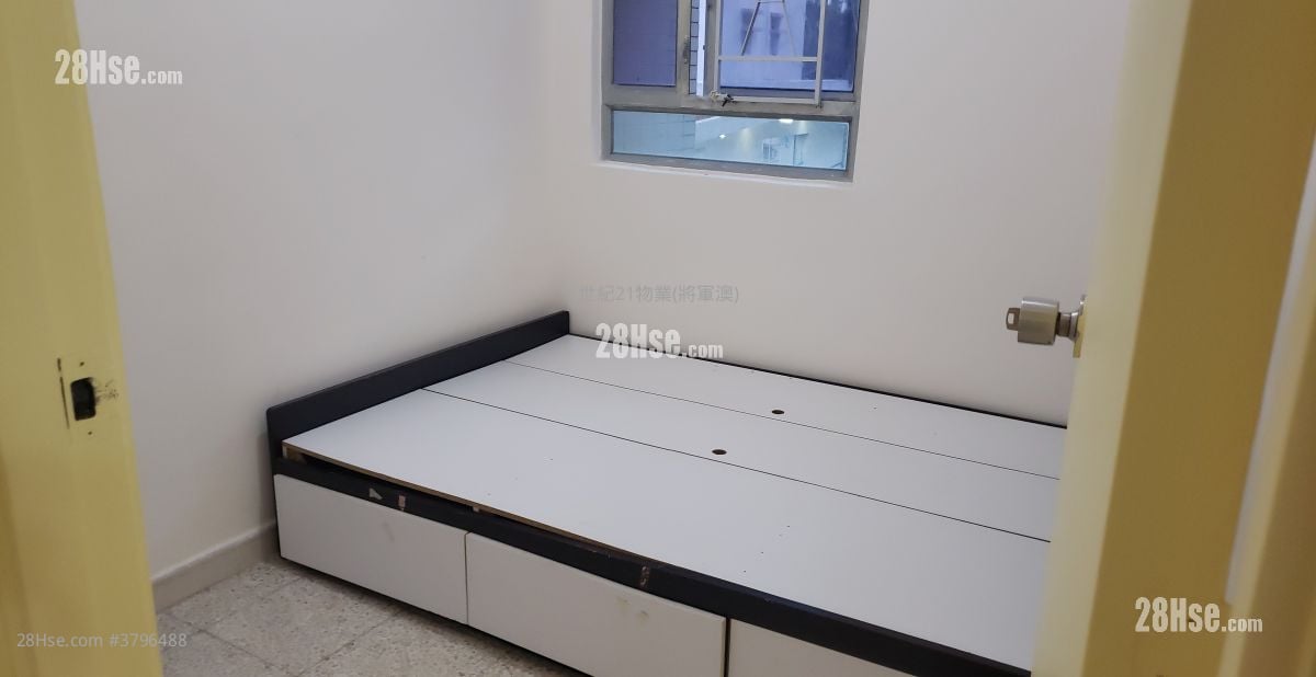 King Ming Court Sell 3 Bedrooms , 1 Bathroom 554 ft²