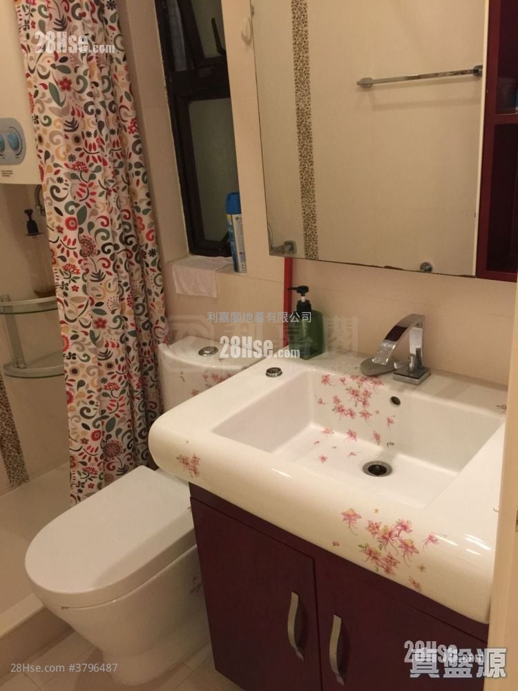 Dragon Centre Sell 1 Bedroom , 1 Bathroom 290 ft²