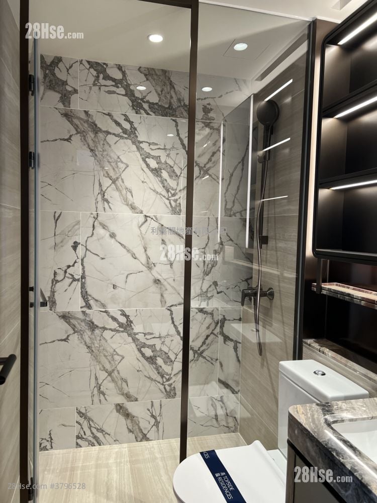 高临 租盘 2 房 , 1 浴室 382 平方尺