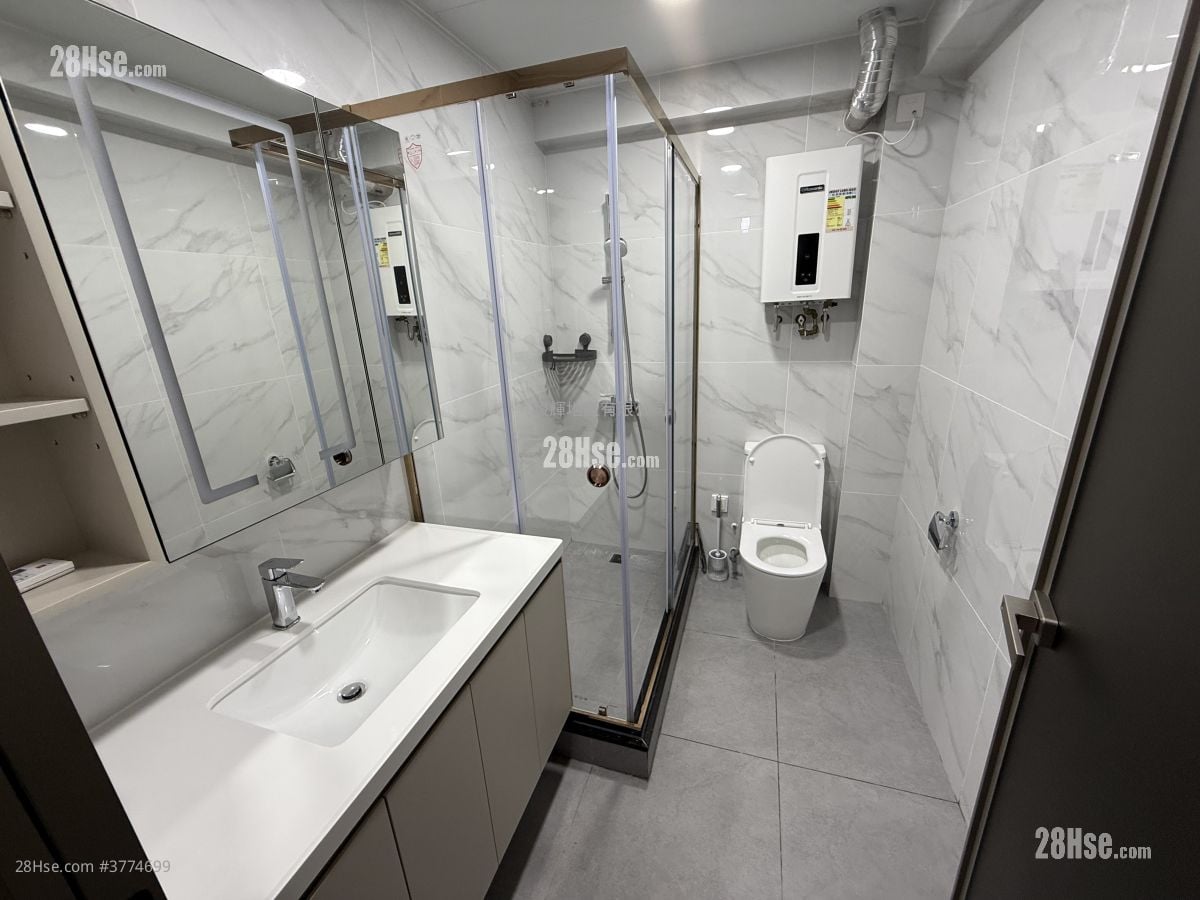 South Court Rental 4 Bedrooms , 2 Bathrooms 932 ft²