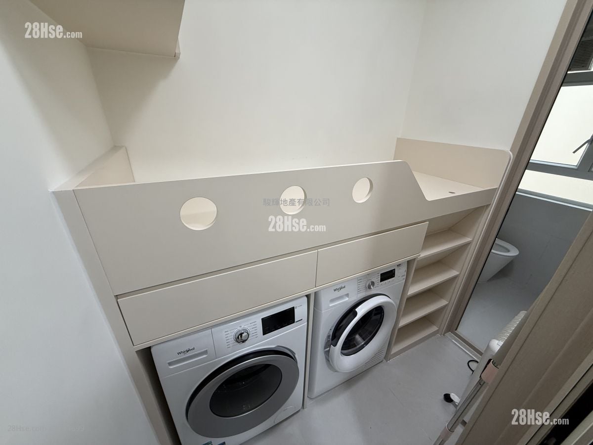 South Court Rental 4 Bedrooms , 2 Bathrooms 932 ft²