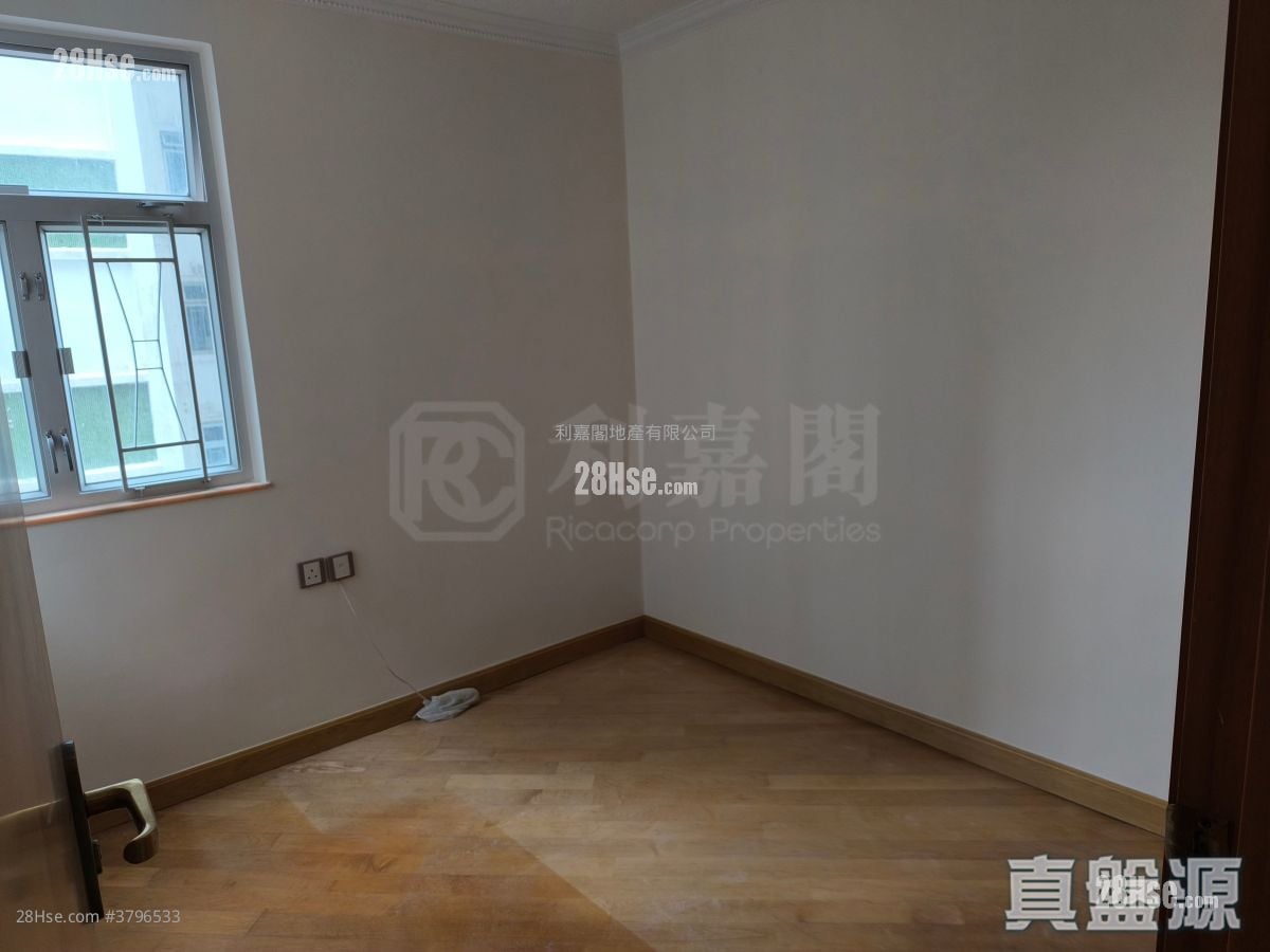 Nan Fung Sun Chuen Sell 3 Bedrooms , 1 Bathroom 570 ft²