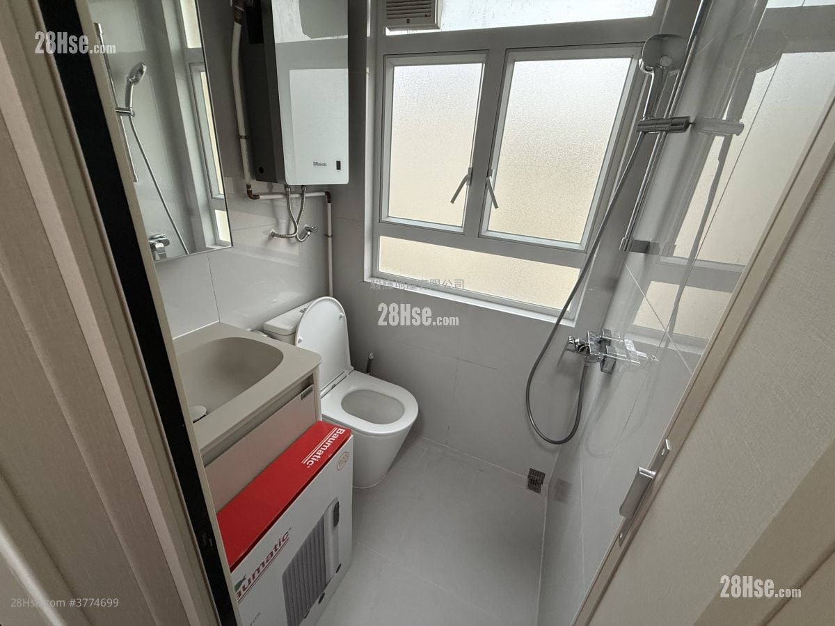 South Court Rental 4 Bedrooms , 2 Bathrooms 932 ft²