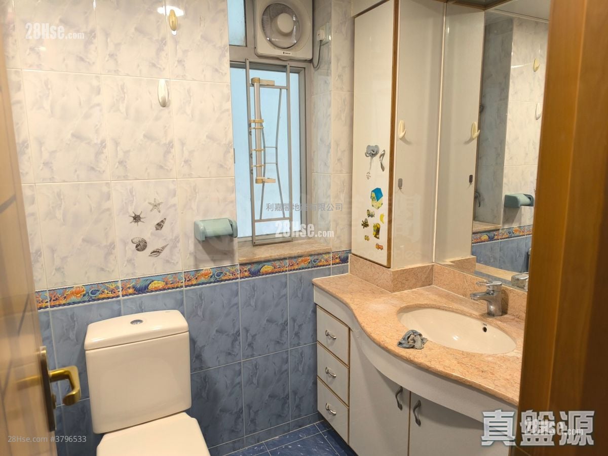 Nan Fung Sun Chuen Sell 3 Bedrooms , 1 Bathroom 570 ft²