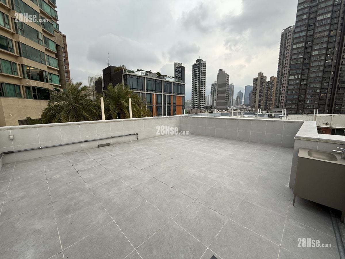 South Court Rental 4 Bedrooms , 2 Bathrooms 932 ft²