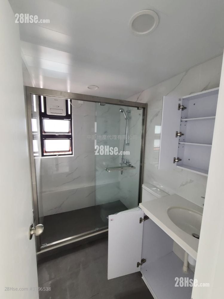 Nan Fung Plaza Sell 4 Bedrooms , 3 Bathrooms 1,227 ft²