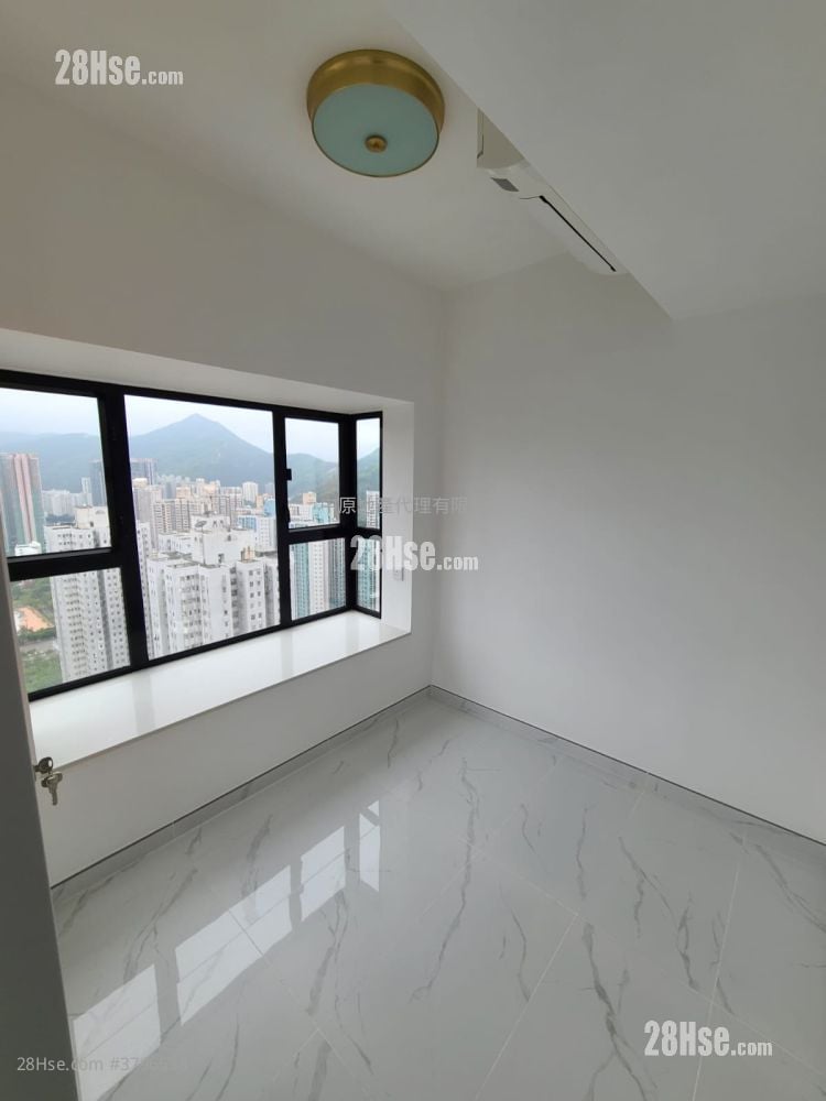 Nan Fung Plaza Sell 4 Bedrooms , 3 Bathrooms 1,227 ft²