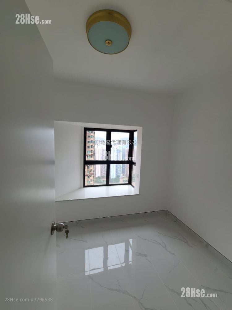 Nan Fung Plaza Sell 4 Bedrooms , 3 Bathrooms 1,227 ft²