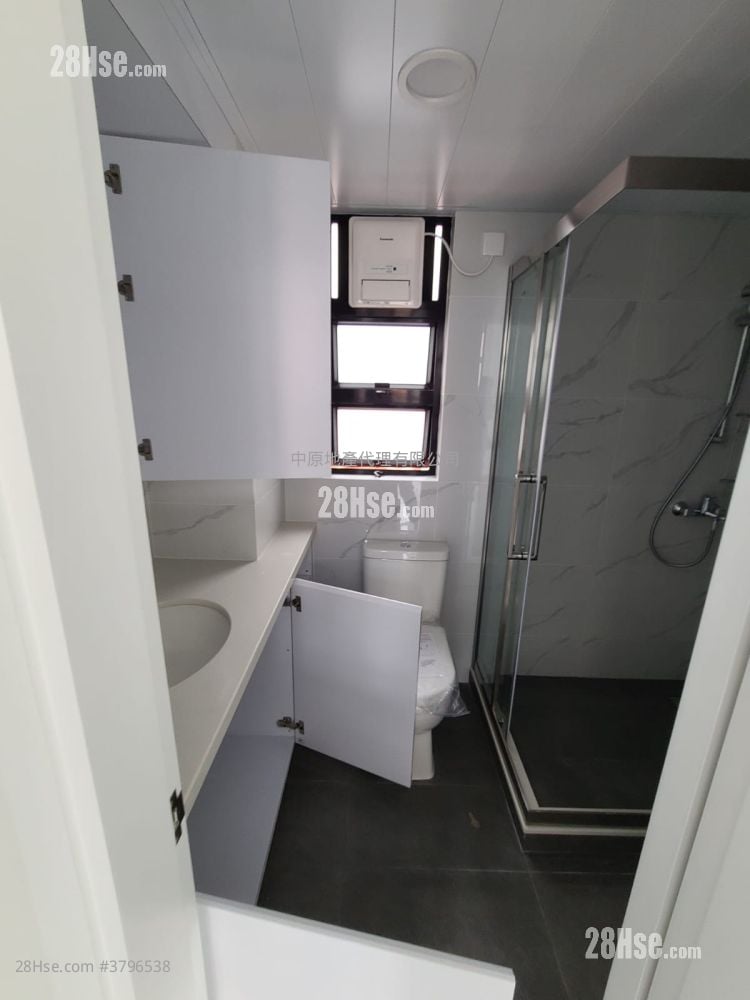 Nan Fung Plaza Sell 4 Bedrooms , 3 Bathrooms 1,227 ft²